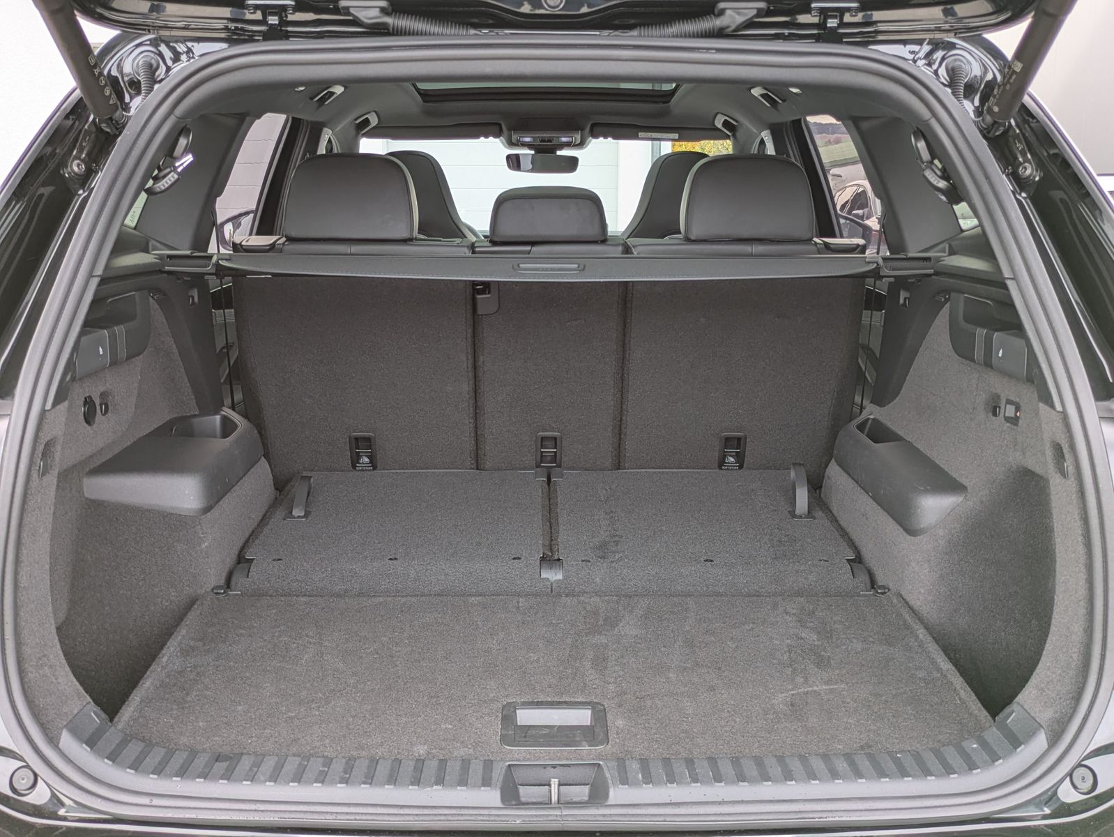 Fahrzeugabbildung Volkswagen Tayron 2.0 TDI 4M R-Line 7Si*MATRIX*AHK*PANO*HUD