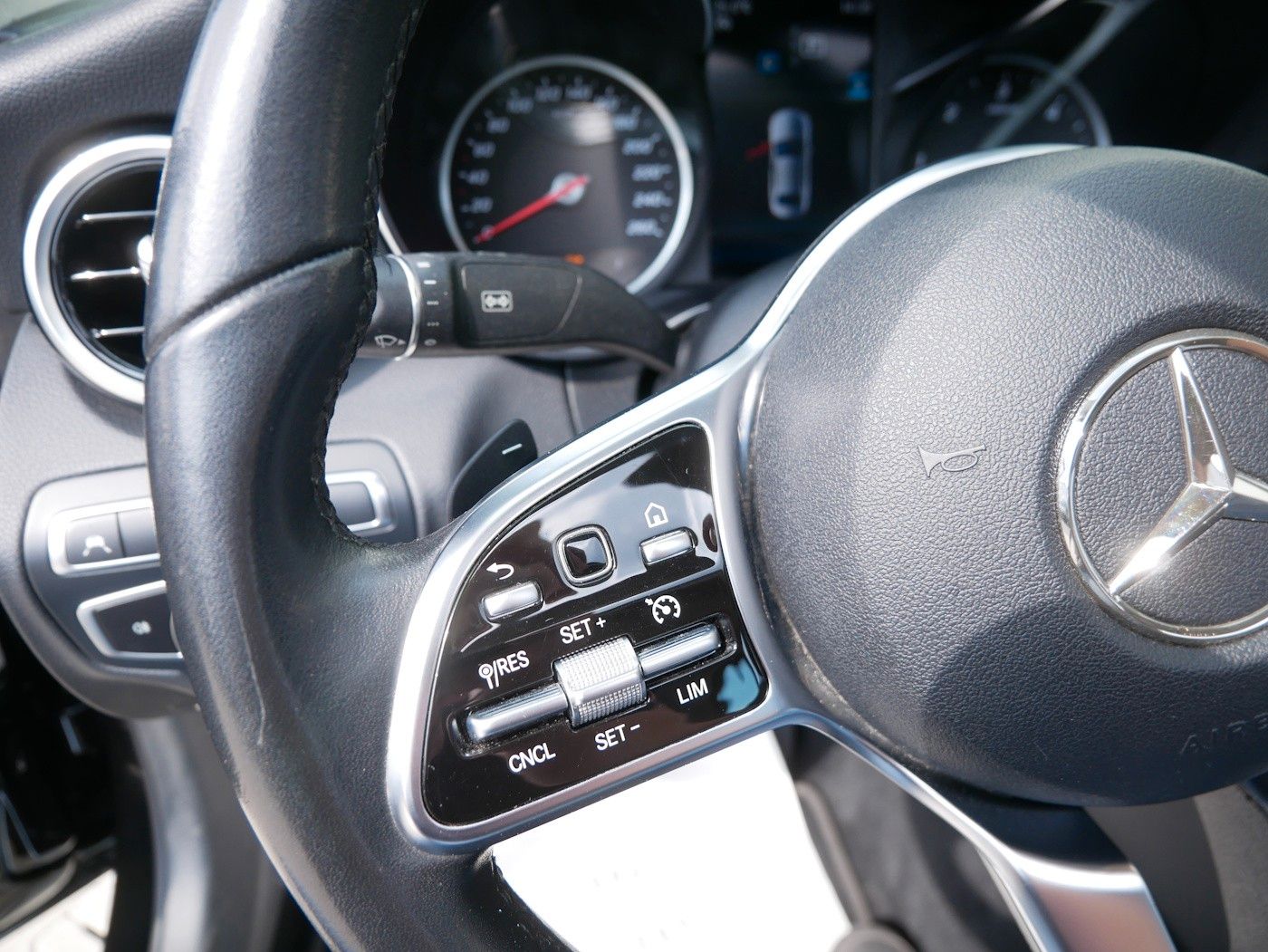 Fahrzeugabbildung Mercedes-Benz C 220 d Avantgarde BEAM AHK DACH RFK LED SHZ NAV