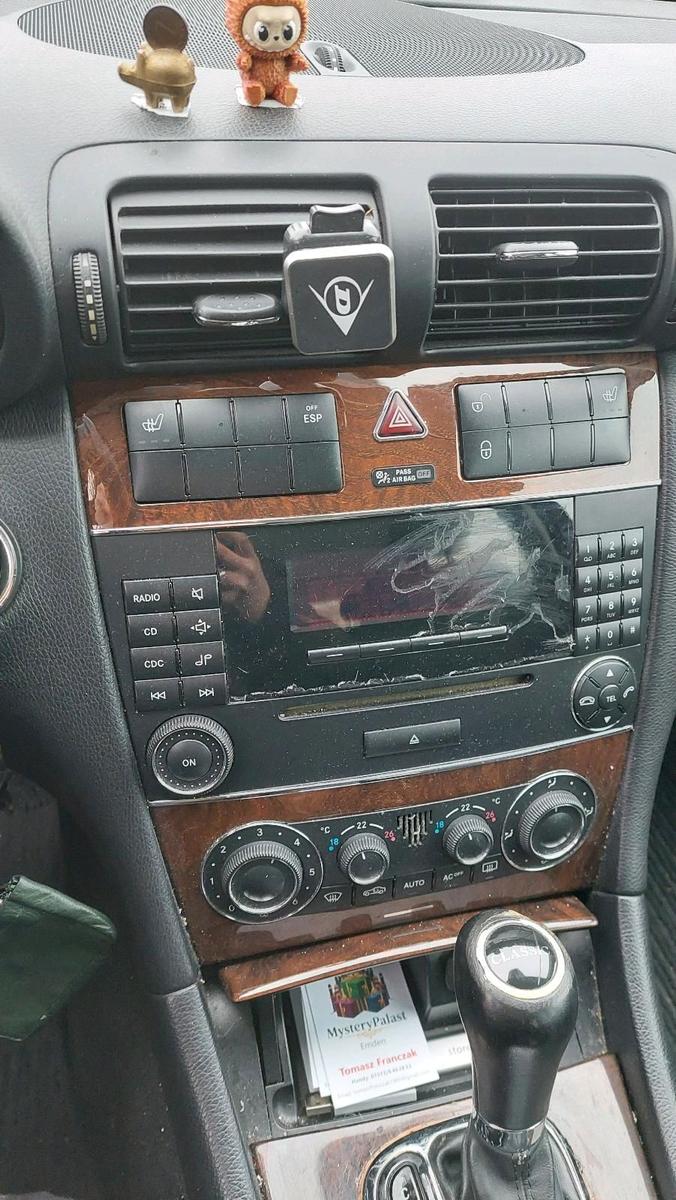 Mercedes-Benz C180 2005 — photo 12