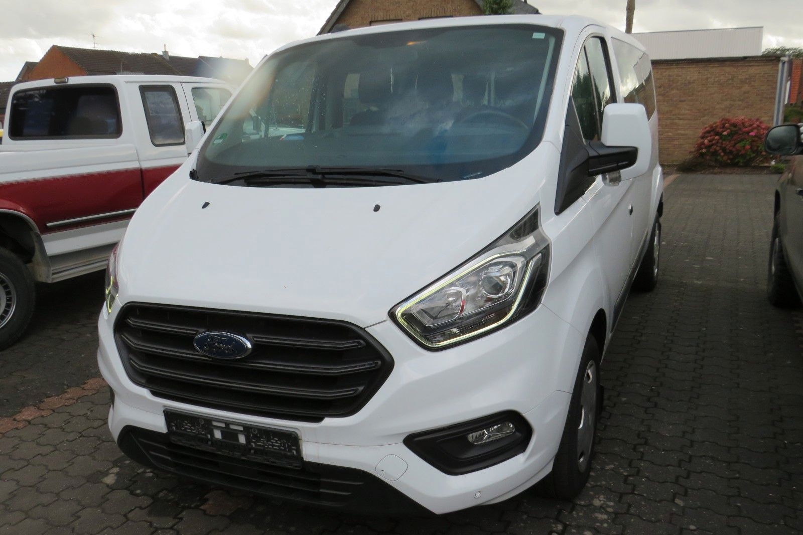 Fahrzeugabbildung Ford Transit Custom Kombi 320 L2 Trend