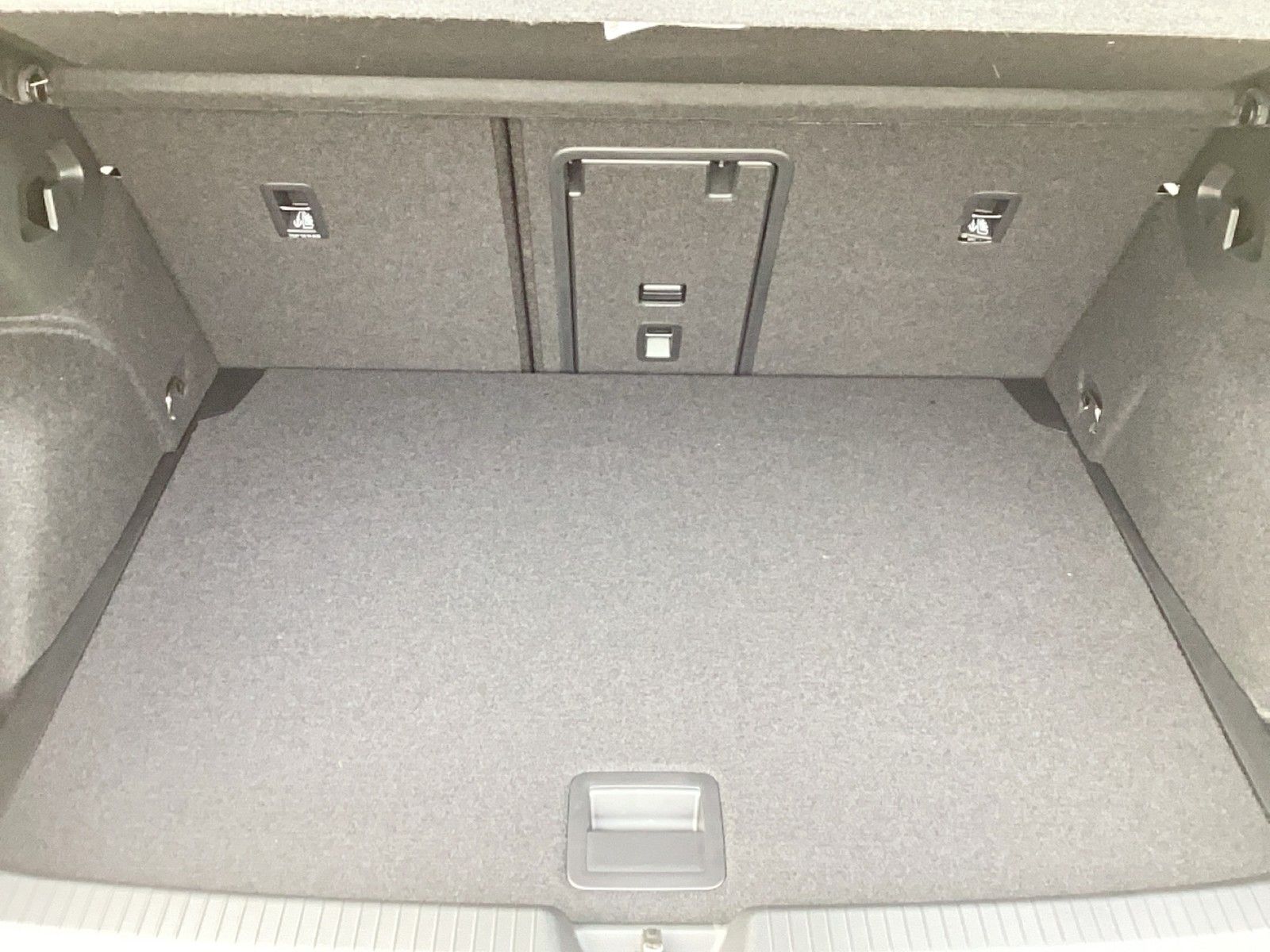 Fahrzeugabbildung Volkswagen Golf VIII TDI Energy LEDplus Navi AID ACC RFK SH