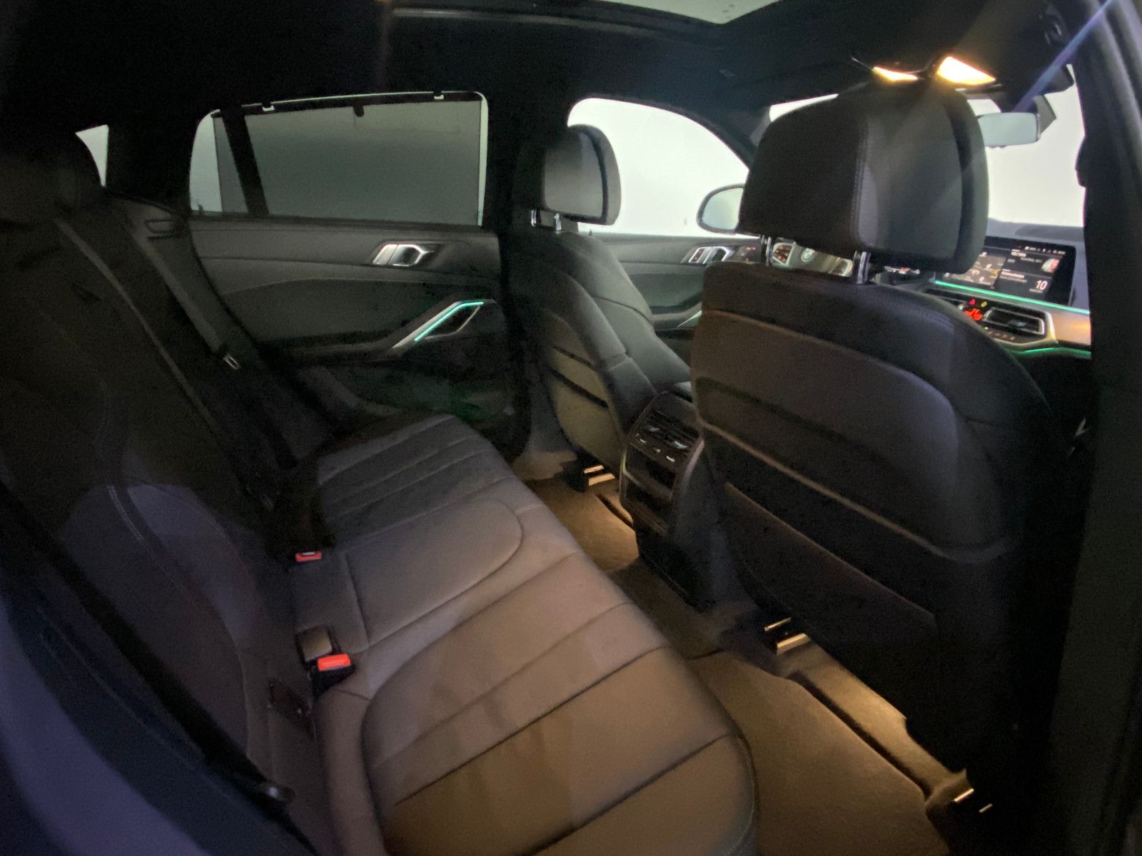 Fahrzeugabbildung BMW X6 M50 d, Pano, Laser, ACC, HUD, Navi