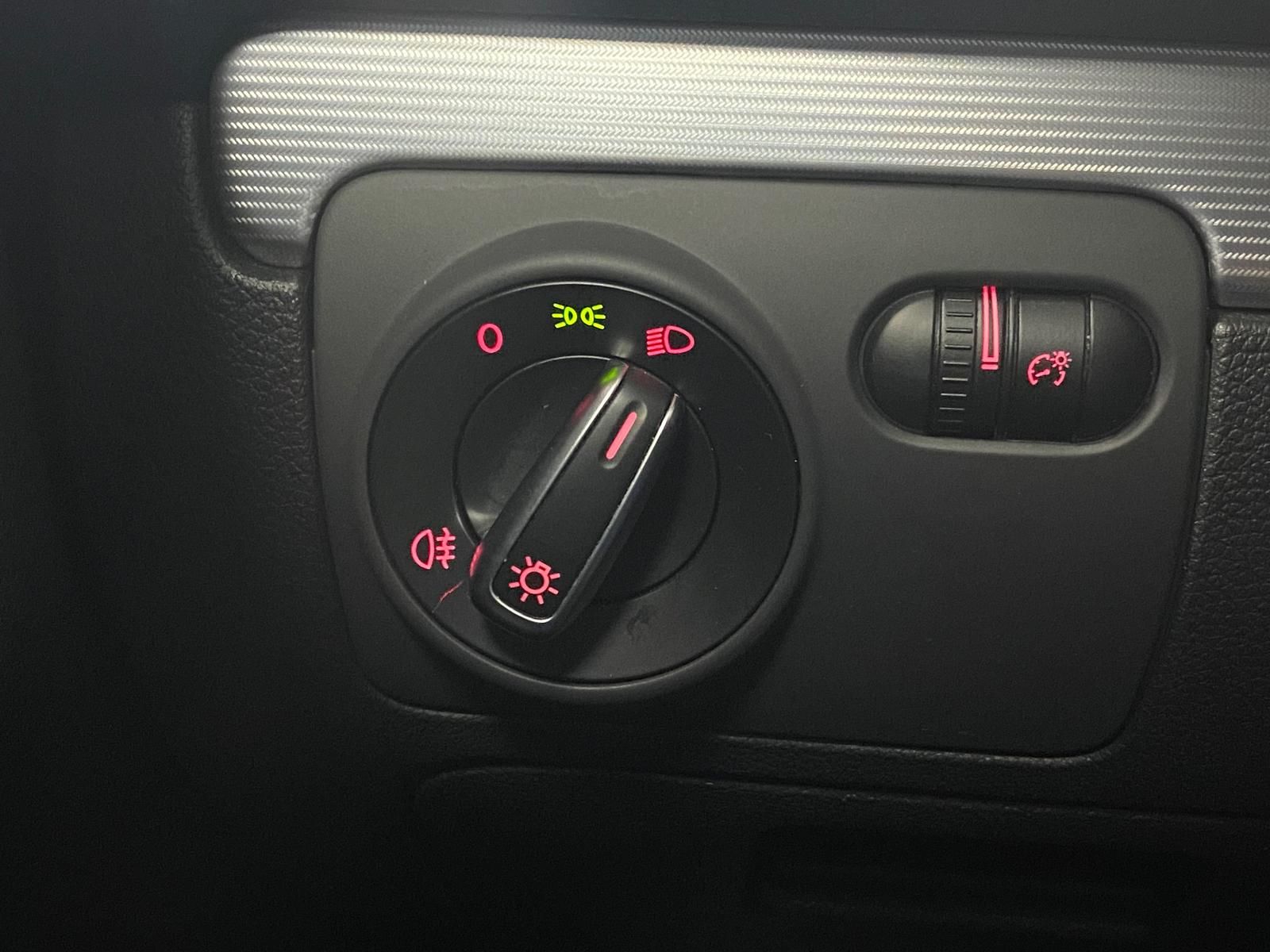 Fahrzeugabbildung Volkswagen Golf 2.0 16V TSI R Cabrio KLIMA+PDC+NAVI+SHZ+ALU