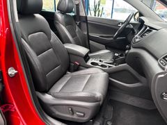 HYUNDAI Tucson 1.6 Premium 4WD*LED*Navi*Sitzh*Pano*