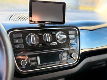 Volkswagen Up! cross*