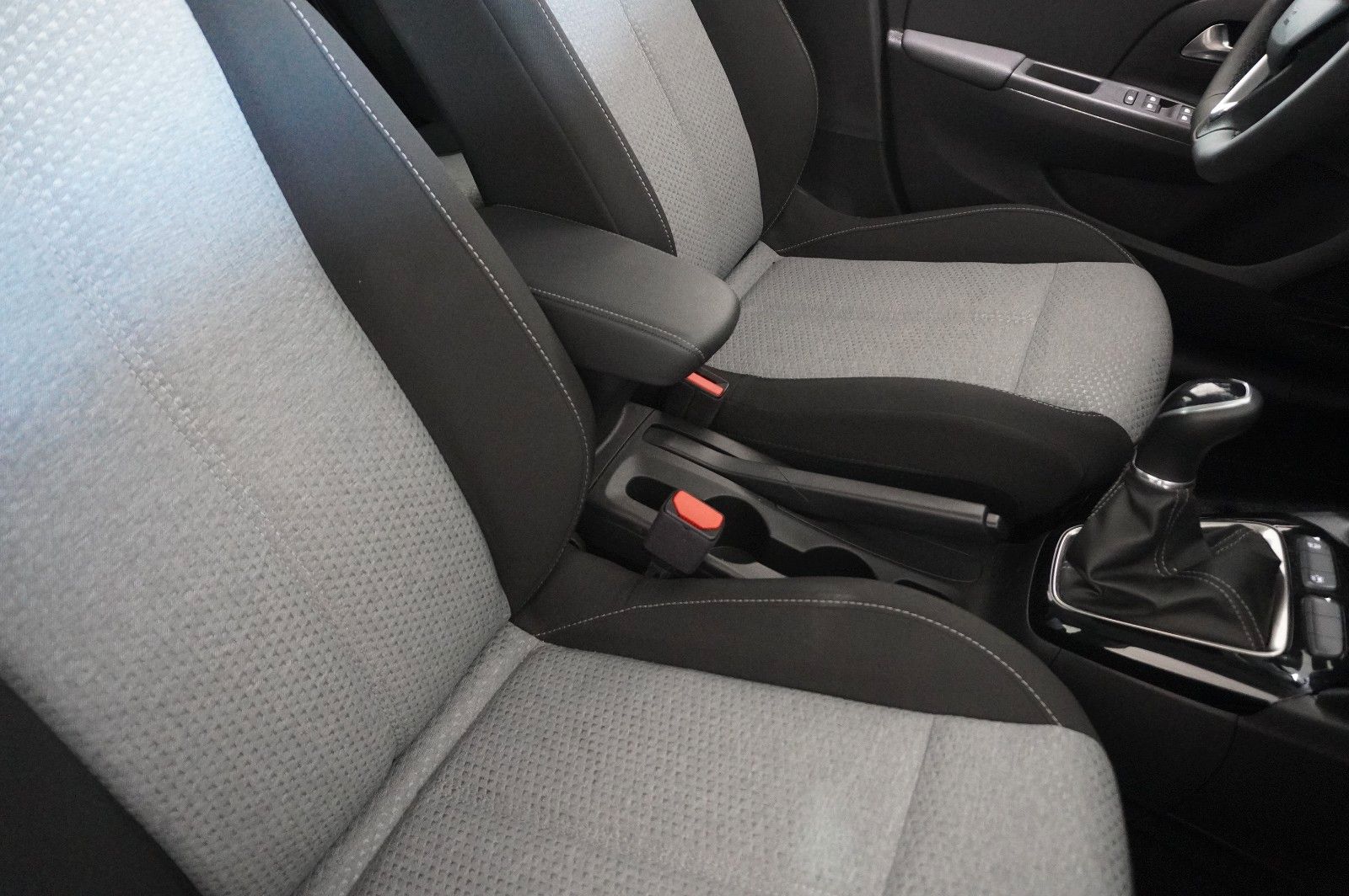 Fahrzeugabbildung Opel Corsa F 1.2 FACELIFT NAVI/LED/KAMERA/VIRTU./DAB+