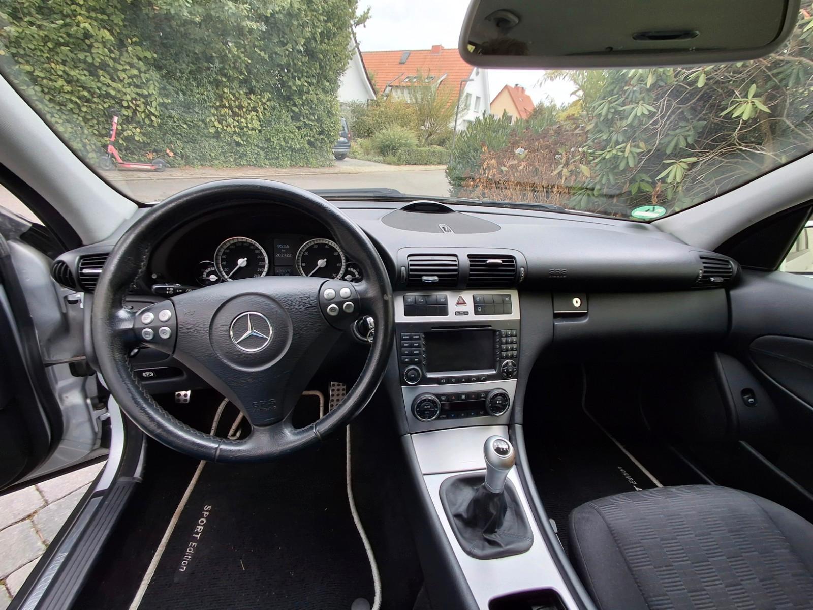 Mercedes-Benz C180 2005 — photo 11