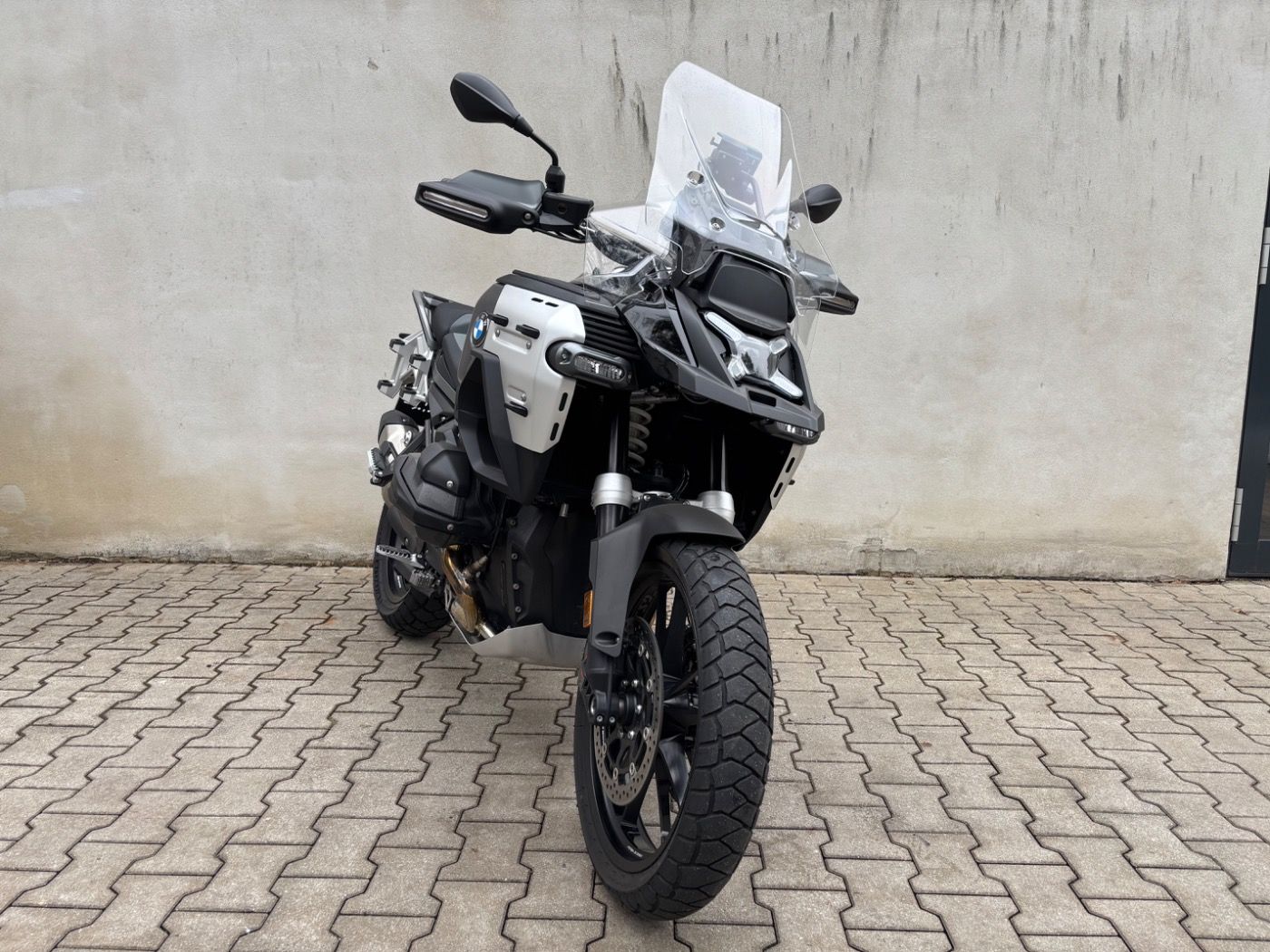 Fahrzeugabbildung BMW R 1300 GS Adventure 3 Pakete Enduroschmiederäder