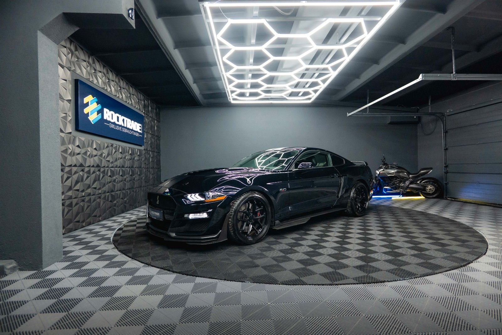 Fahrzeugabbildung Ford Mustang Shelby GT 500 5.0 V8 Performance PREMIUM