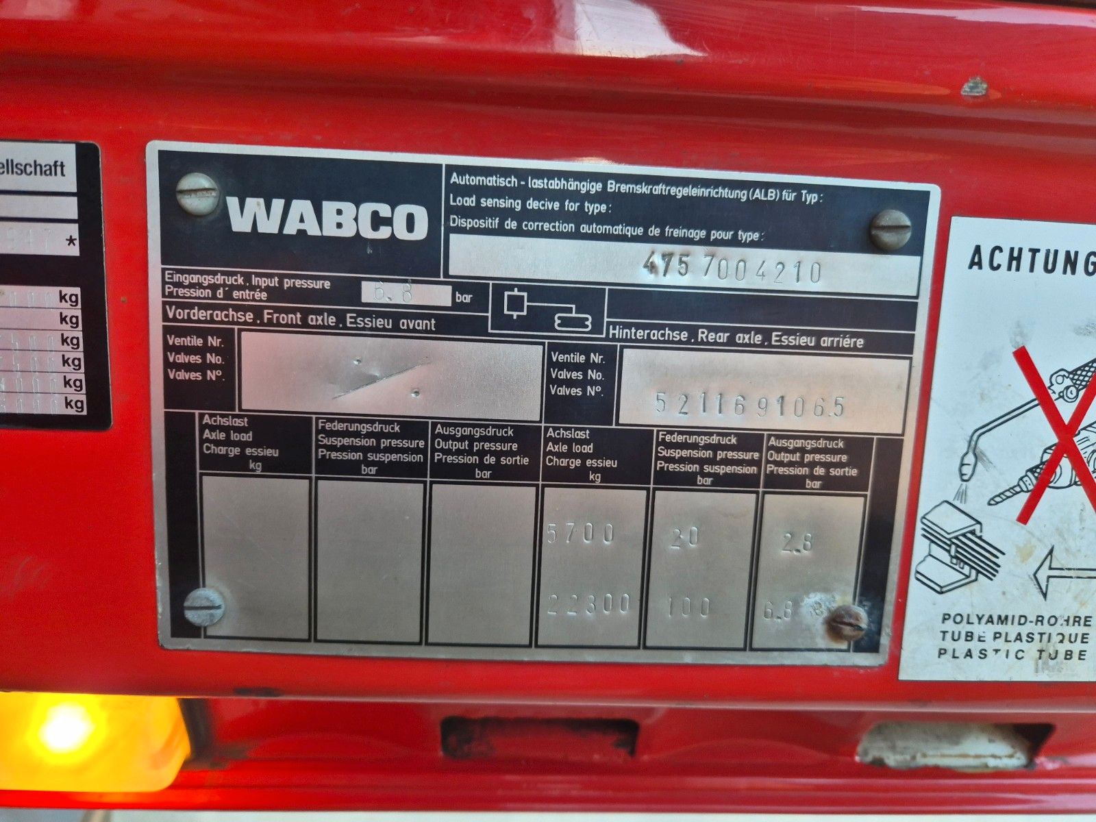 Fahrzeugabbildung MAN 35.372 (F14) 8x4 Atlas 4. Achse gelenkt Seilwind