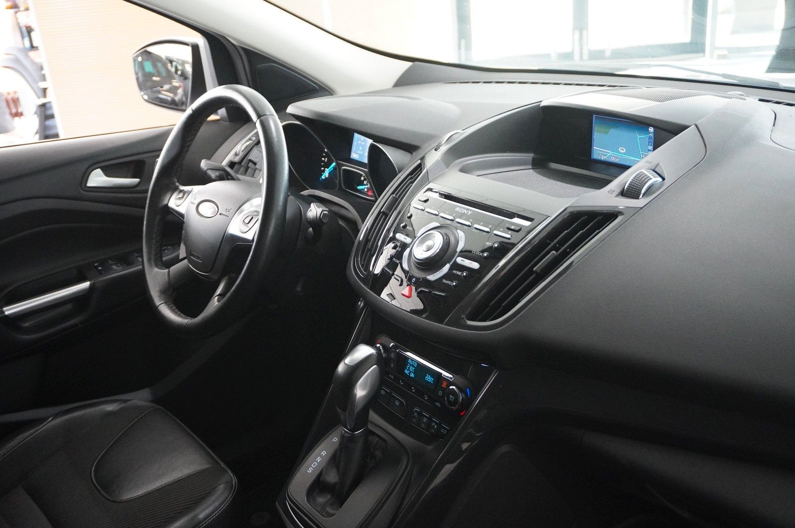 Fahrzeugabbildung Ford Kuga 2.0D INDIVIDUAL 4X4 NAVI/LED/KAMERA/SPORT