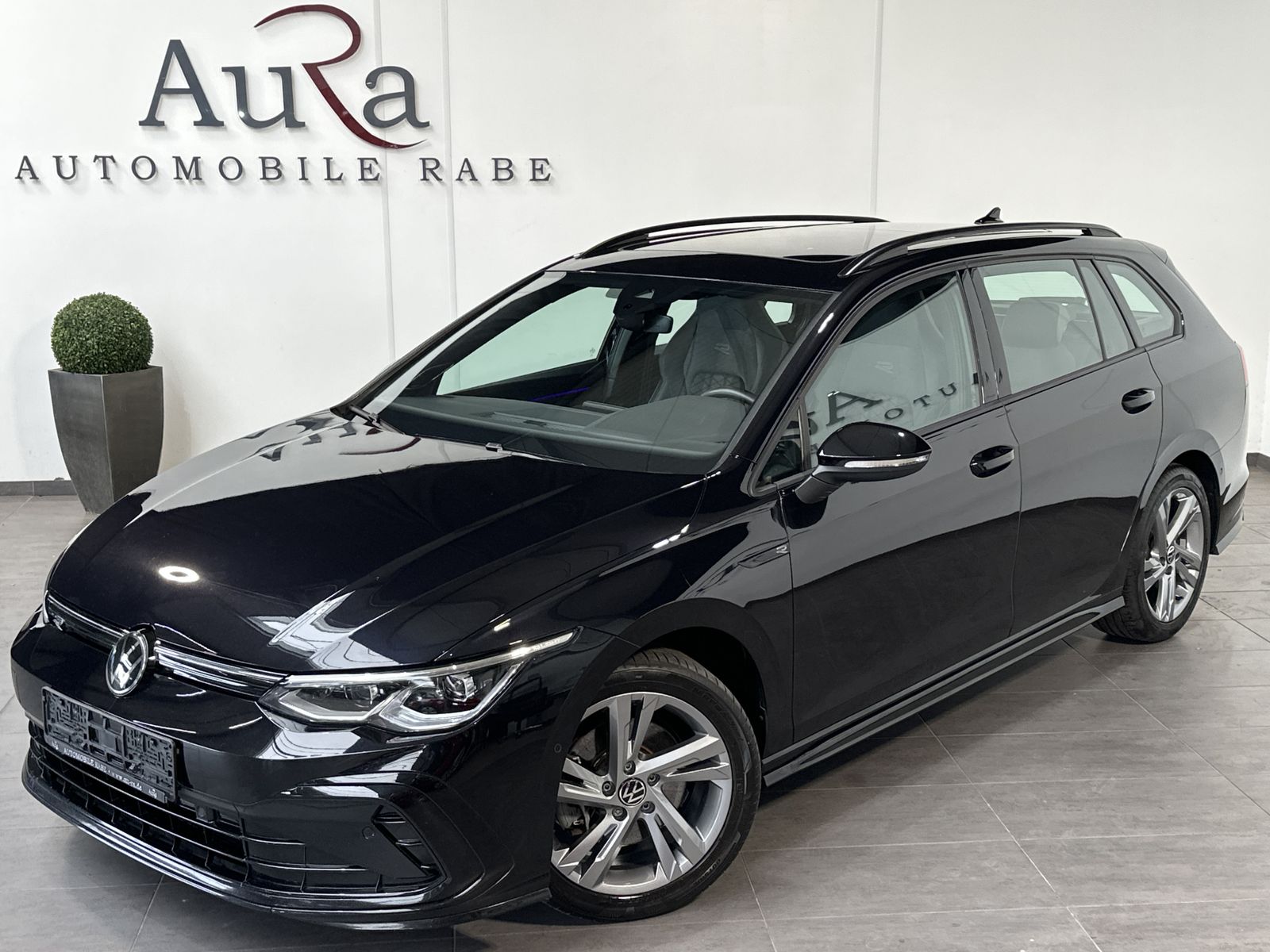 Fahrzeugabbildung Volkswagen Golf Variant R-Line NAV+IQ.LIGHT+PANO+ACC+17ZOLL