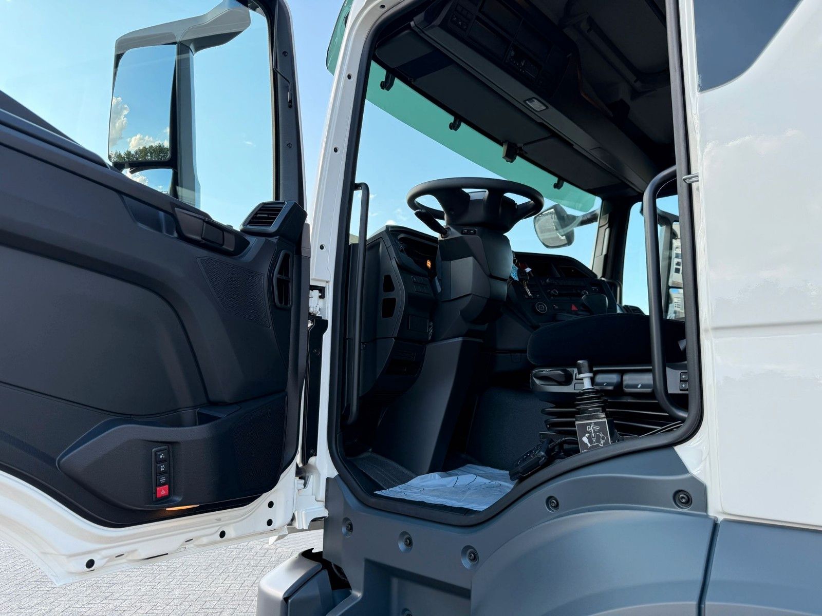 Fahrzeugabbildung MAN TGS 18.520 BL SA 4x2H mit Hydraulikvortbere* AhK