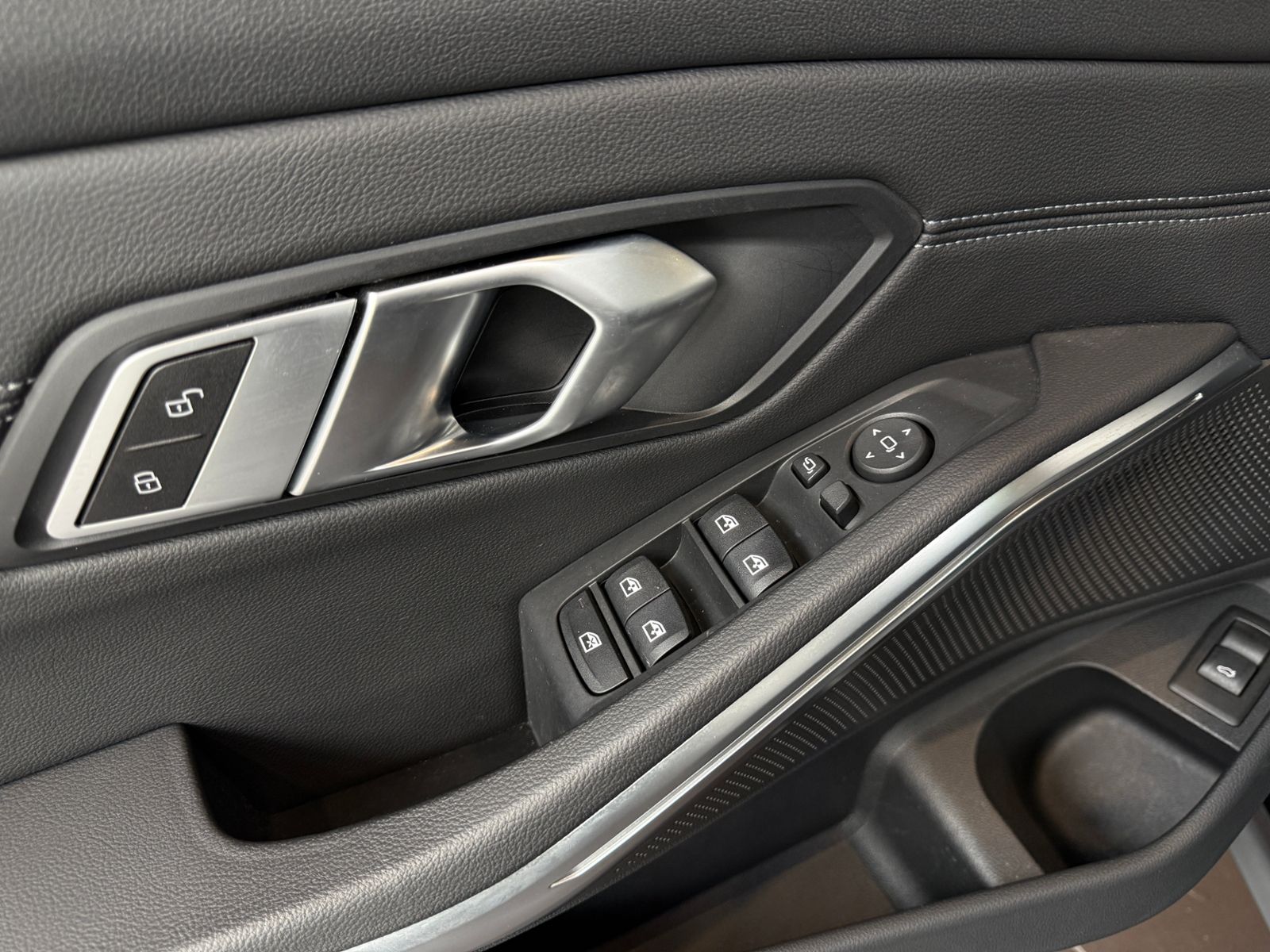 Fahrzeugabbildung BMW 320i  Sport Line GSD ACC HUD LASER 360°
