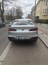 BMW Top X4 xDrive20i M Sport, Panorama, HUD, Keyless - silberne BMW X4