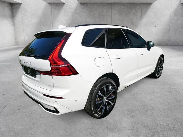 Volvo XC60 B4 (Diesel) Plus Dark 2WD foto 3