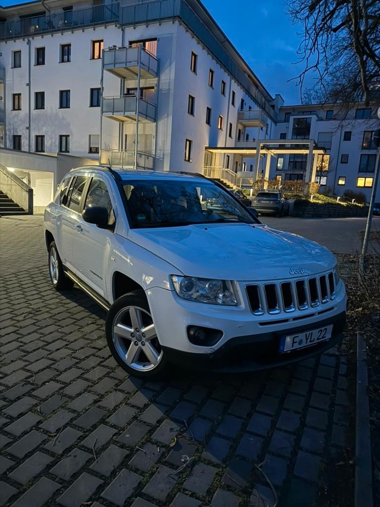 Jeep Compass 2011 — rear view