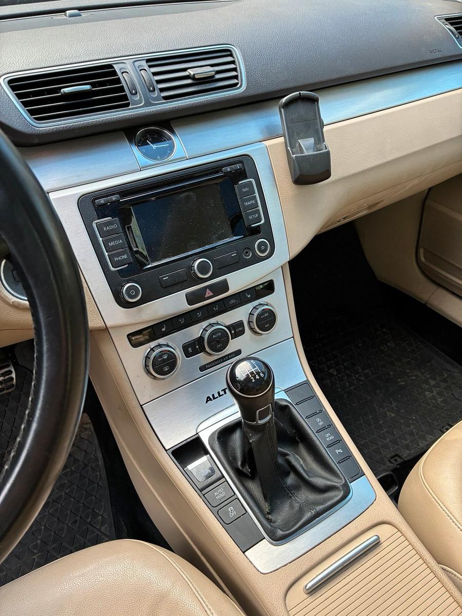 Volkswagen Passat Alltrack 2013 — photo 8