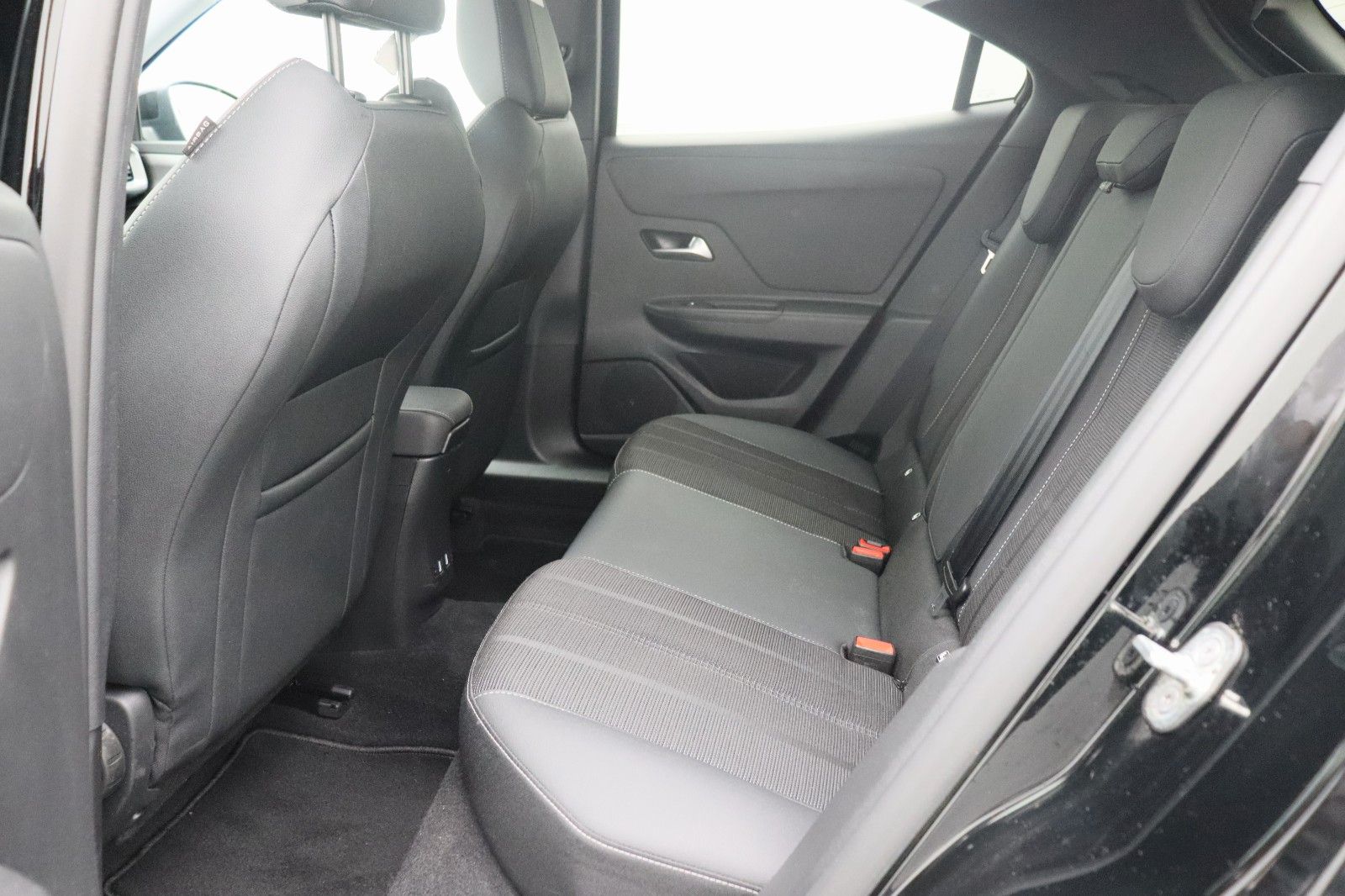 Fahrzeugabbildung Opel Mokka-e Elegance