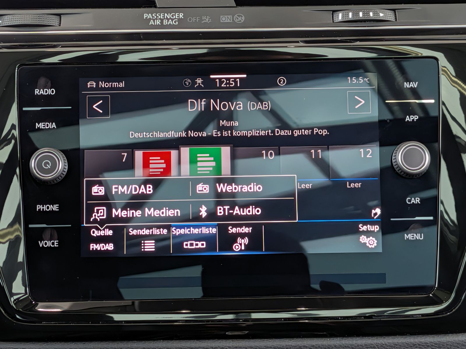 Fahrzeugabbildung Volkswagen Touran 2.0 DSG R-Line High Pano 7-Si IQ AHK VOLL