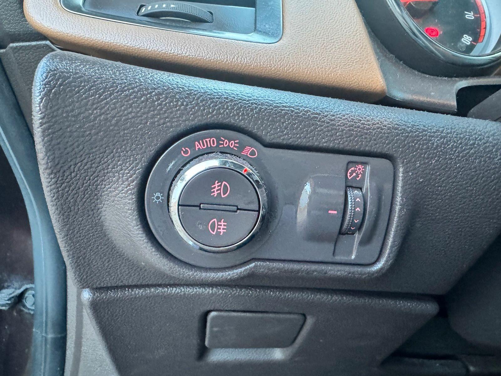 Opel Astra 2011 — photo 12