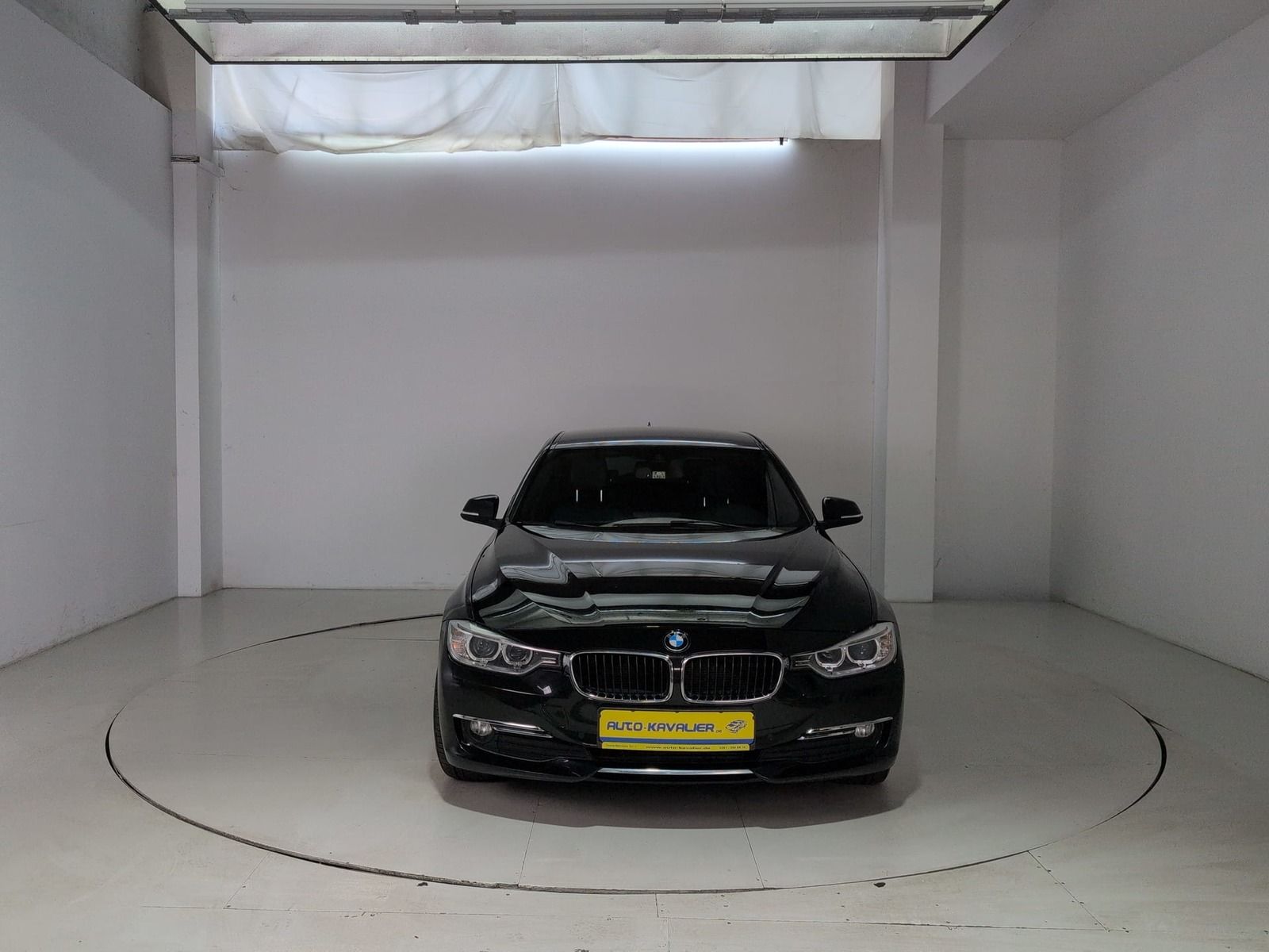 Fahrzeugabbildung BMW 320 d Touring xDrive * Leder * Bi- Xenon