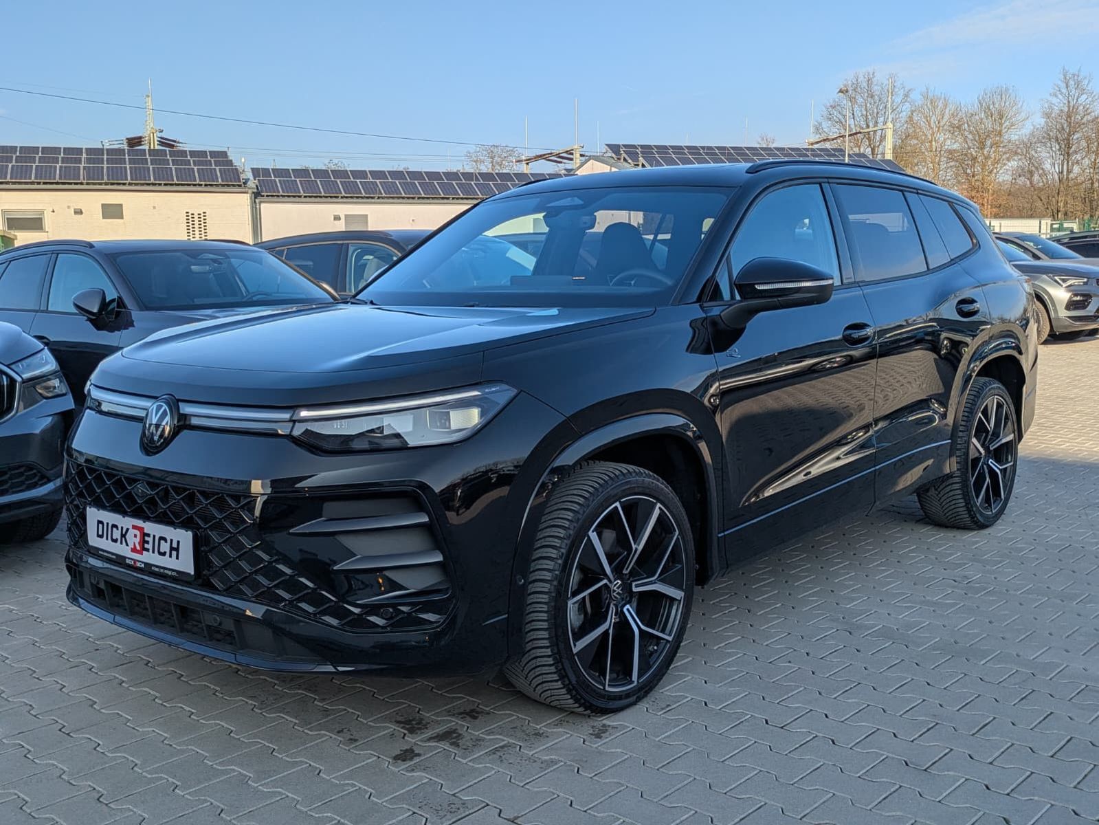 Fahrzeugabbildung Volkswagen Tayron 2.0 TDI 4M R-Line 7S*IQ-L.*PANO*HUD*AHK