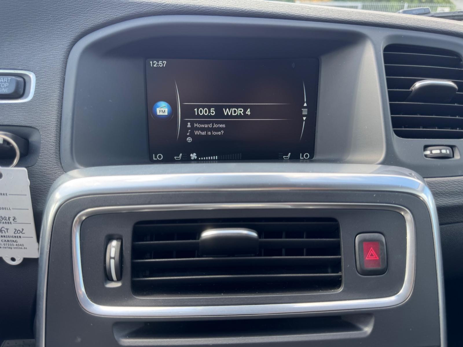 Volvo V60 2015 — photo 19