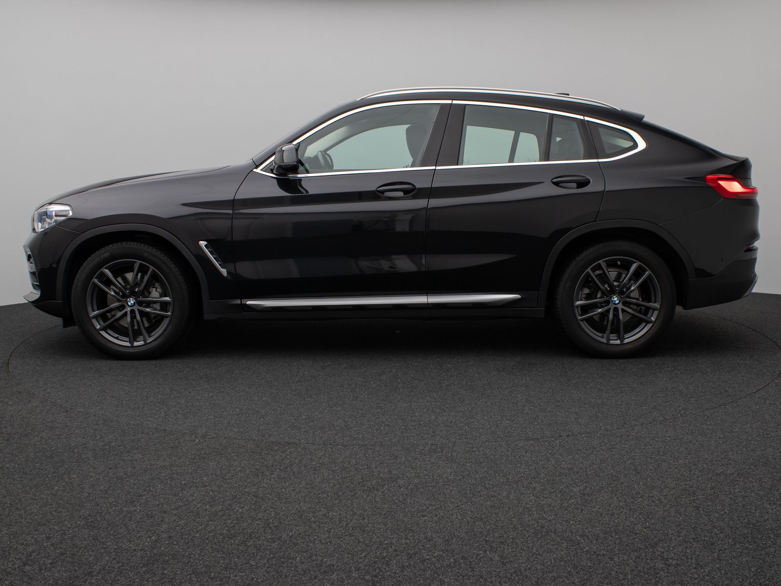 Fahrzeugabbildung BMW X4 xD30i xLine Panorama Kamera HUD DAB HiFi AHK