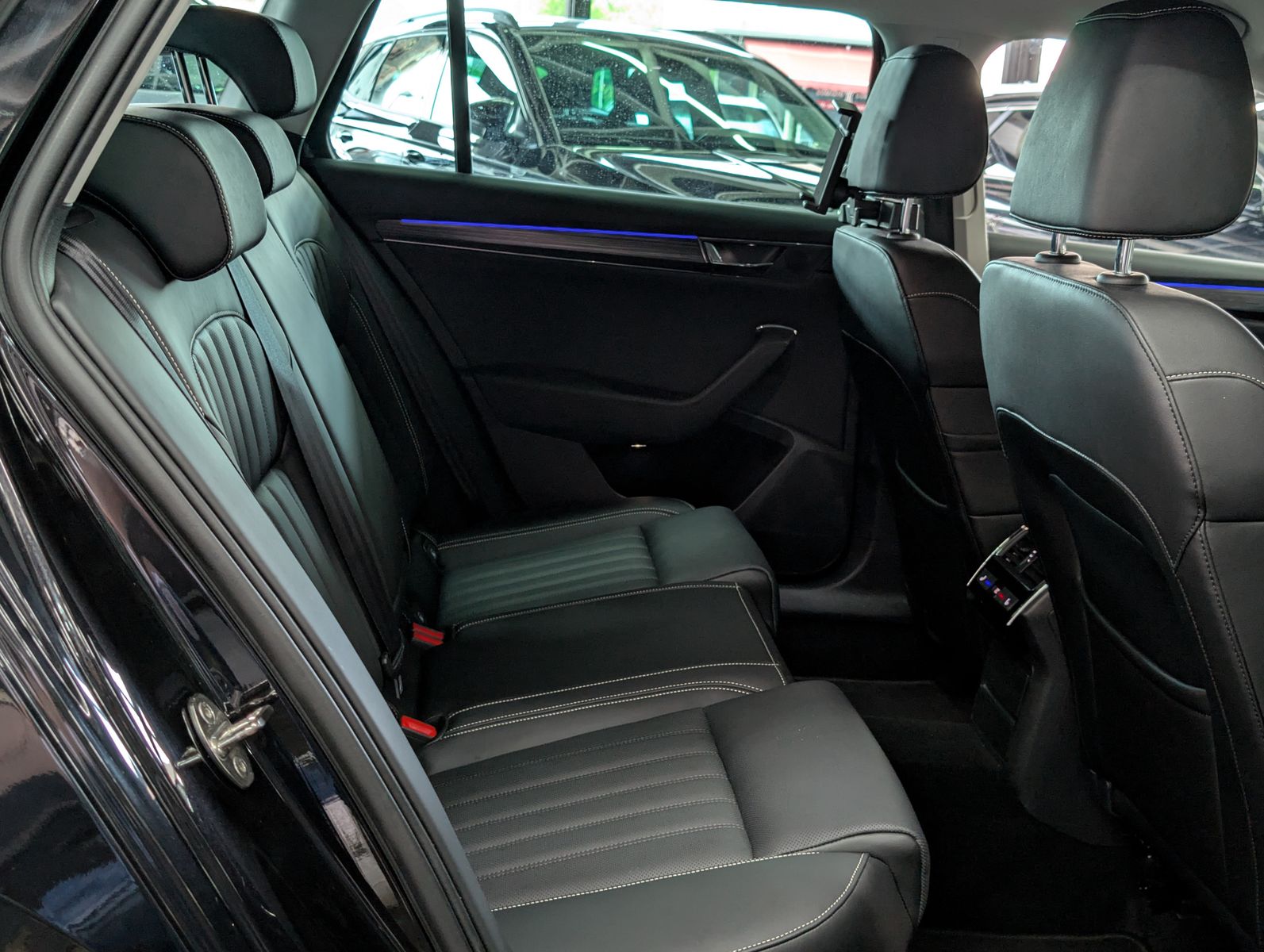 Fahrzeugabbildung SKODA Superb Premium Edition 2.0 TDI ACC VIRT MASSAGE