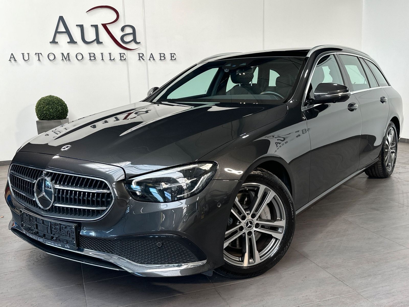 Mercedes-Benz E 220 d T Avantgarde NAV+LED+PANORAMA+DISTRONIC