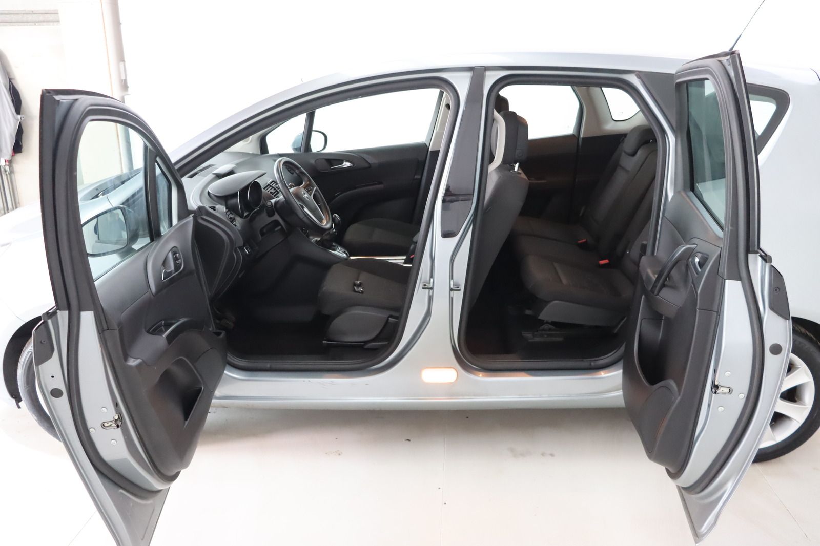 Fahrzeugabbildung Opel Meriva 1.4 Edition * Tempomat * PDC