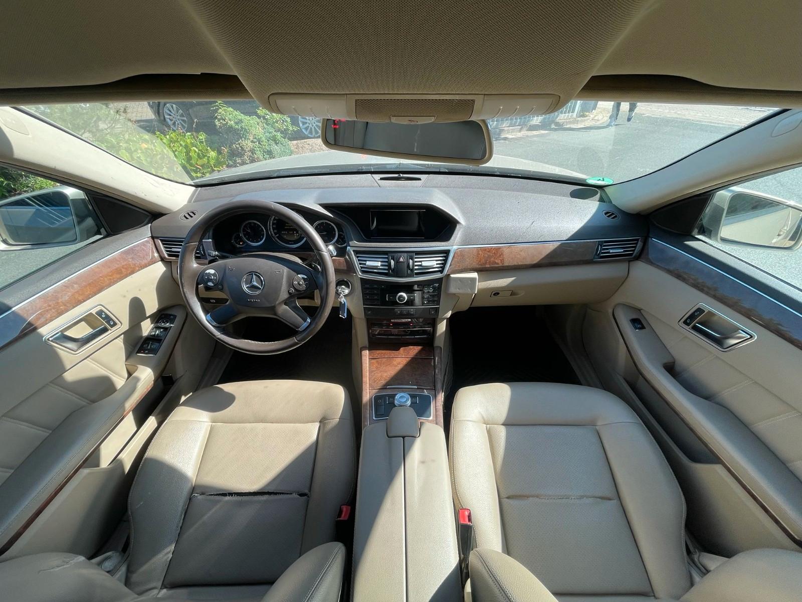 Mercedes-Benz E200 2012 — photo 12