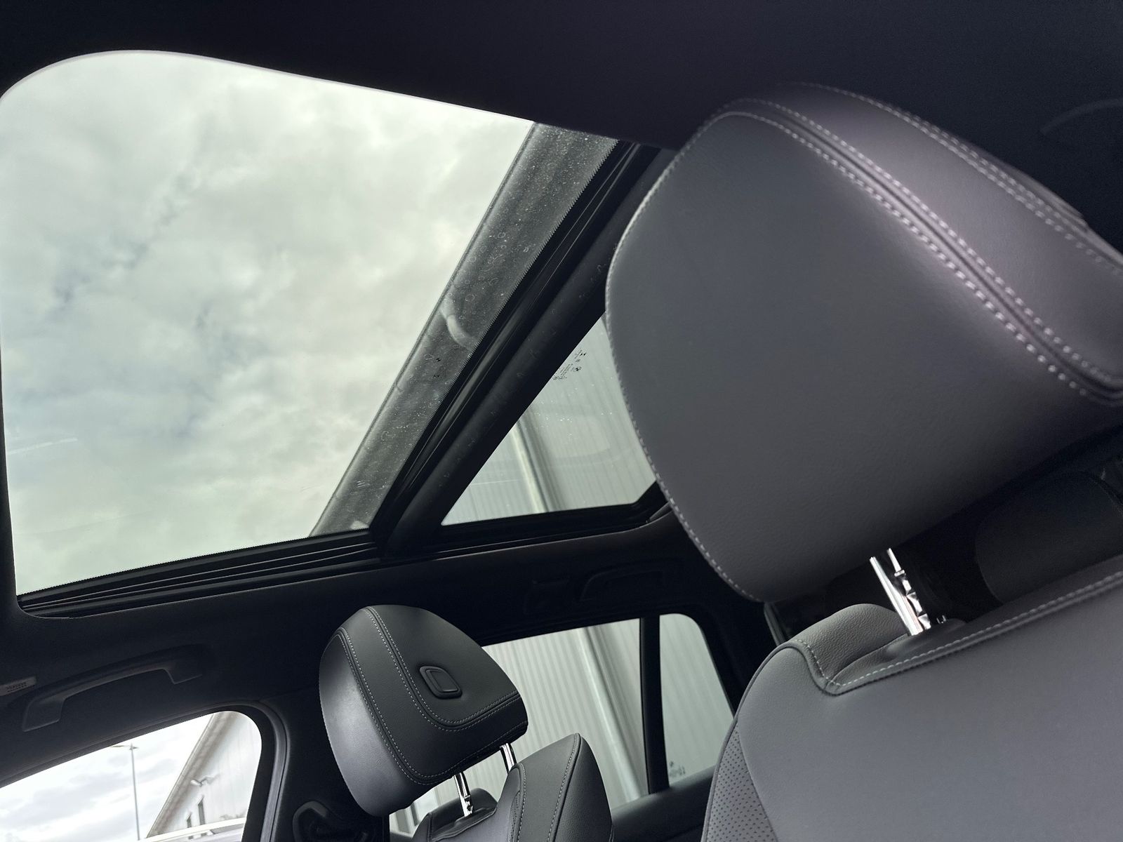 Fahrzeugabbildung BMW 320 i Touring M-Sport NAV+LED+PANO+SHZ+KAM+DAB