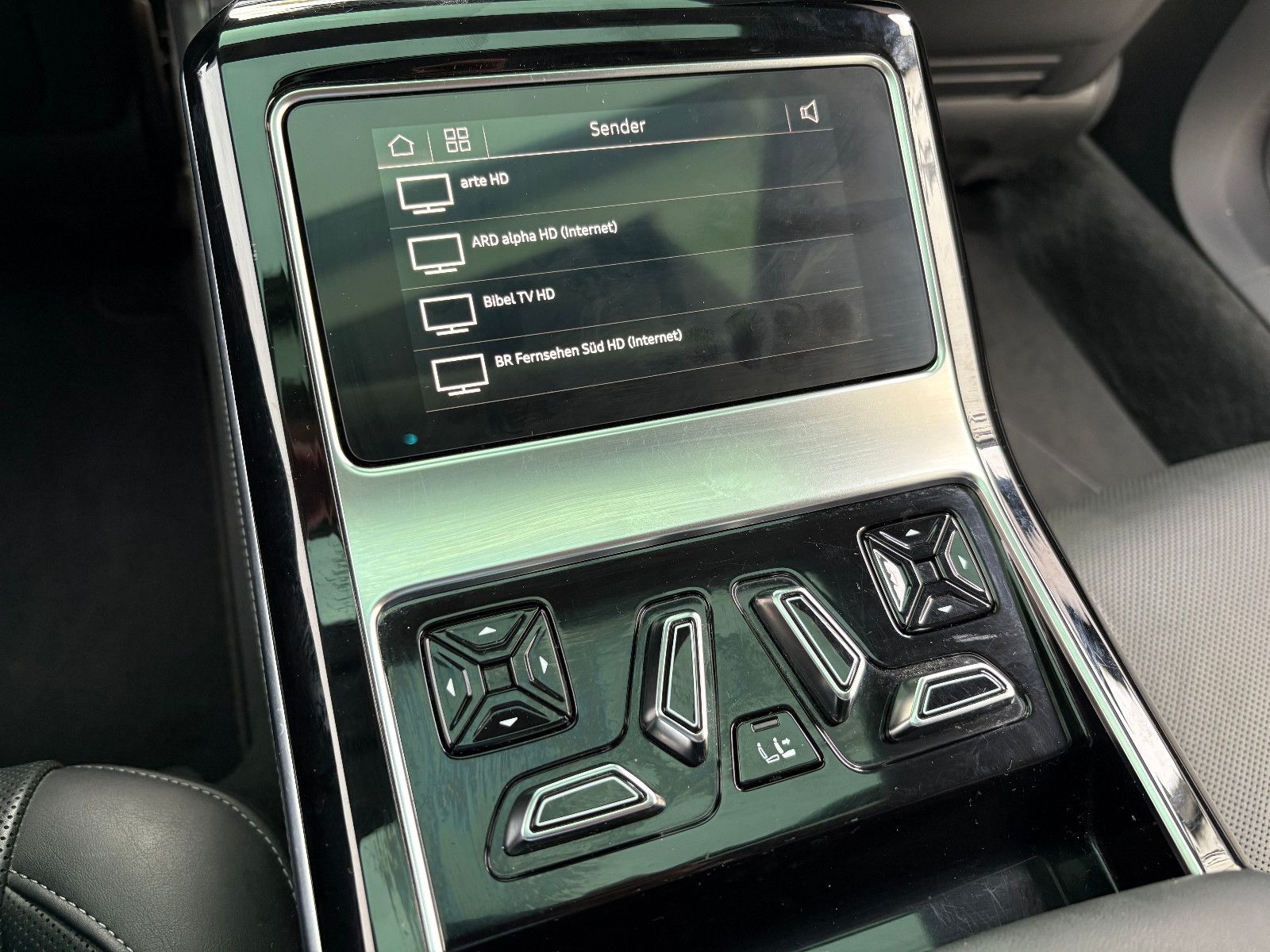 Fahrzeugabbildung Audi A8 60 TFSI e L quattro/Chauffeur-Paket/Fond-TV/