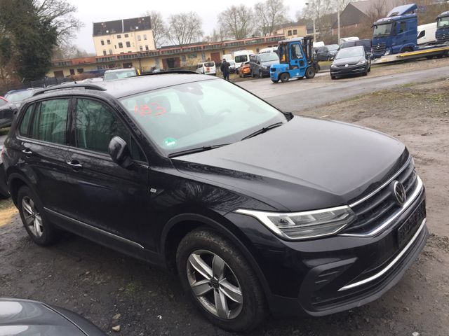 Volkswagen Tiguan  2,0   Life   DSG.  4Motion