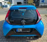 Toyota Aygo 1,0 x-sky / Automatik / Schiebedach - Toyota Aygo (X) in Solingen