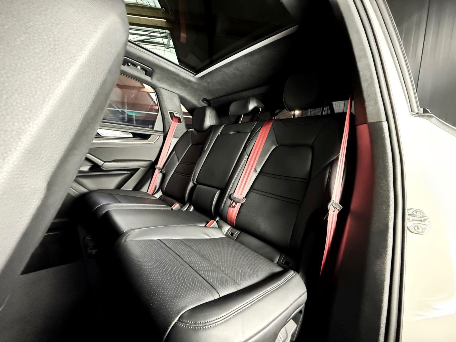 Fahrzeugabbildung Porsche Cayenne E-Hybrid + Vollaust. + Approved +Panoram