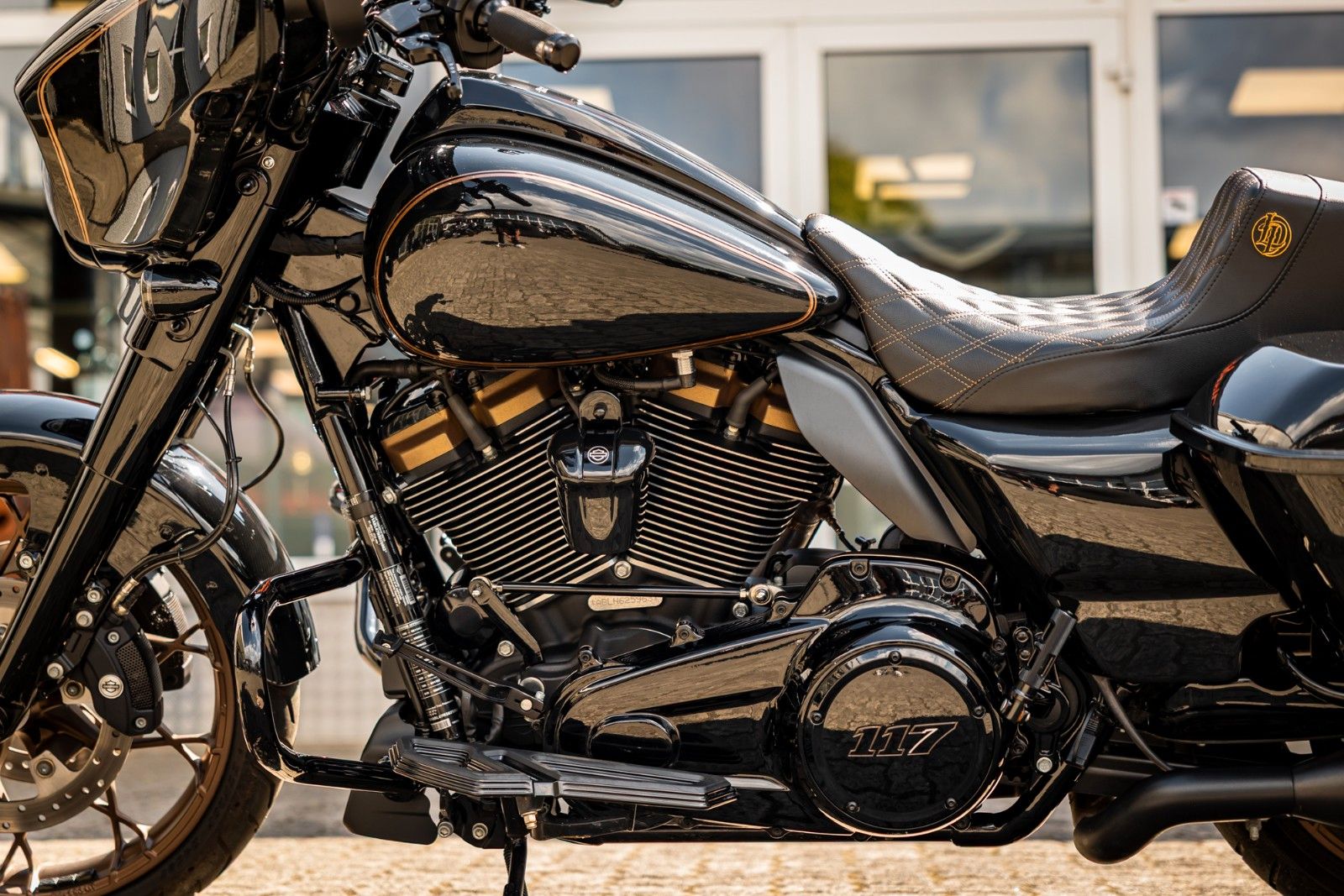 Fahrzeugabbildung Harley-Davidson FLHXST STREET GLIDE ST 117-JEKILL & HYDE- Öhlins
