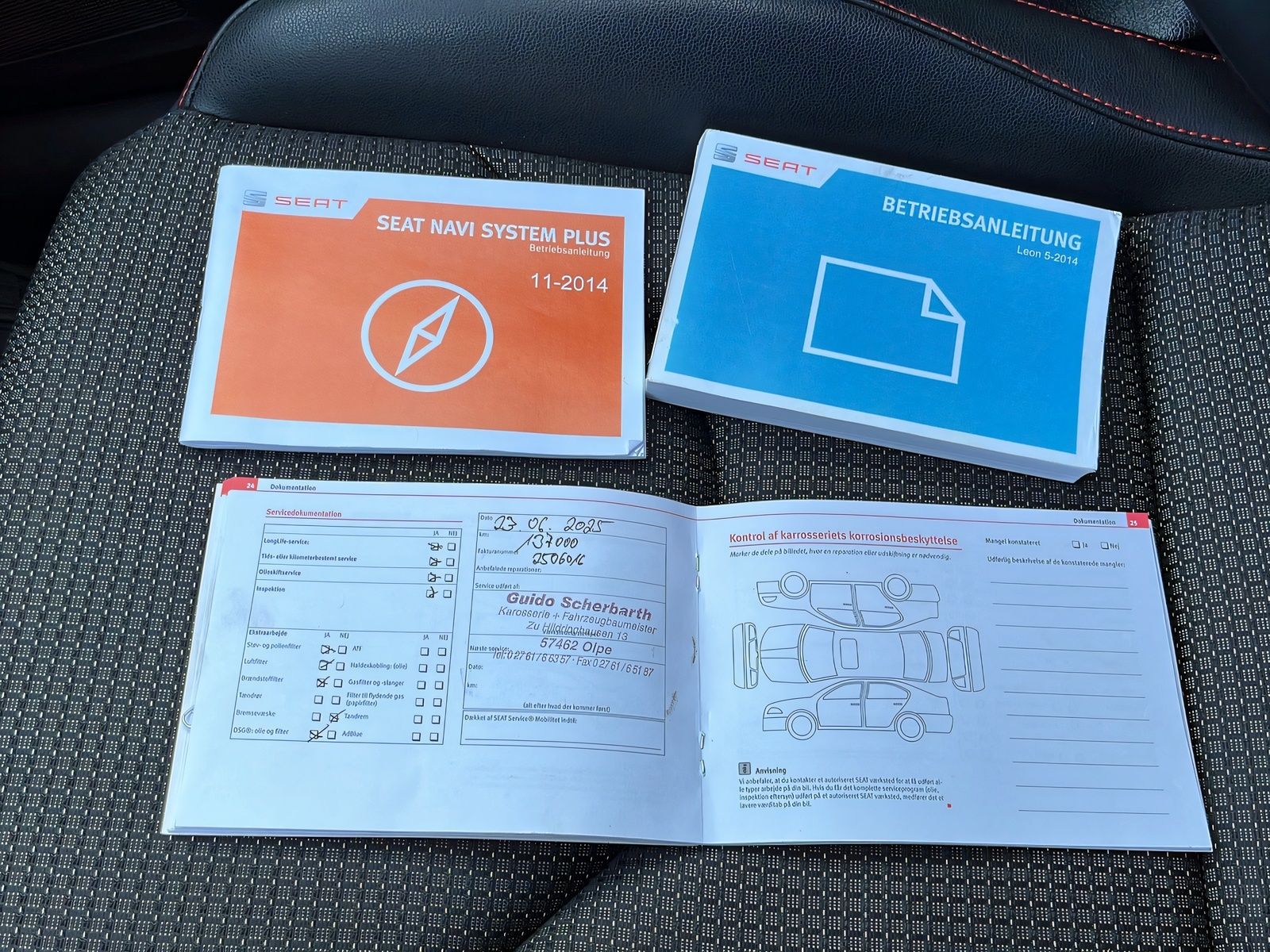 Fahrzeugabbildung SEAT Leon 2.0 TDI ST FR DSG NAVI PANO LED TEMPOMAT