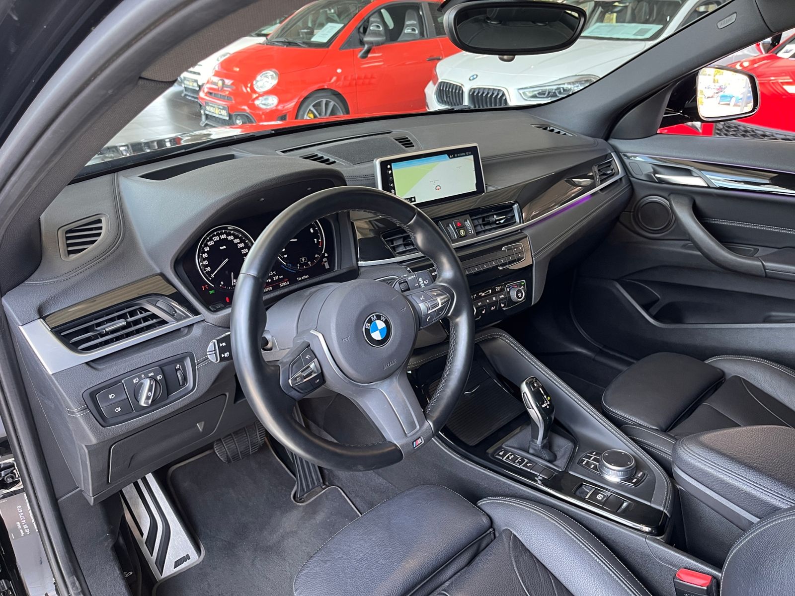 Fahrzeugabbildung BMW X2 sDrive 20 i M Sport Shadow LED NAV SHZ RFK