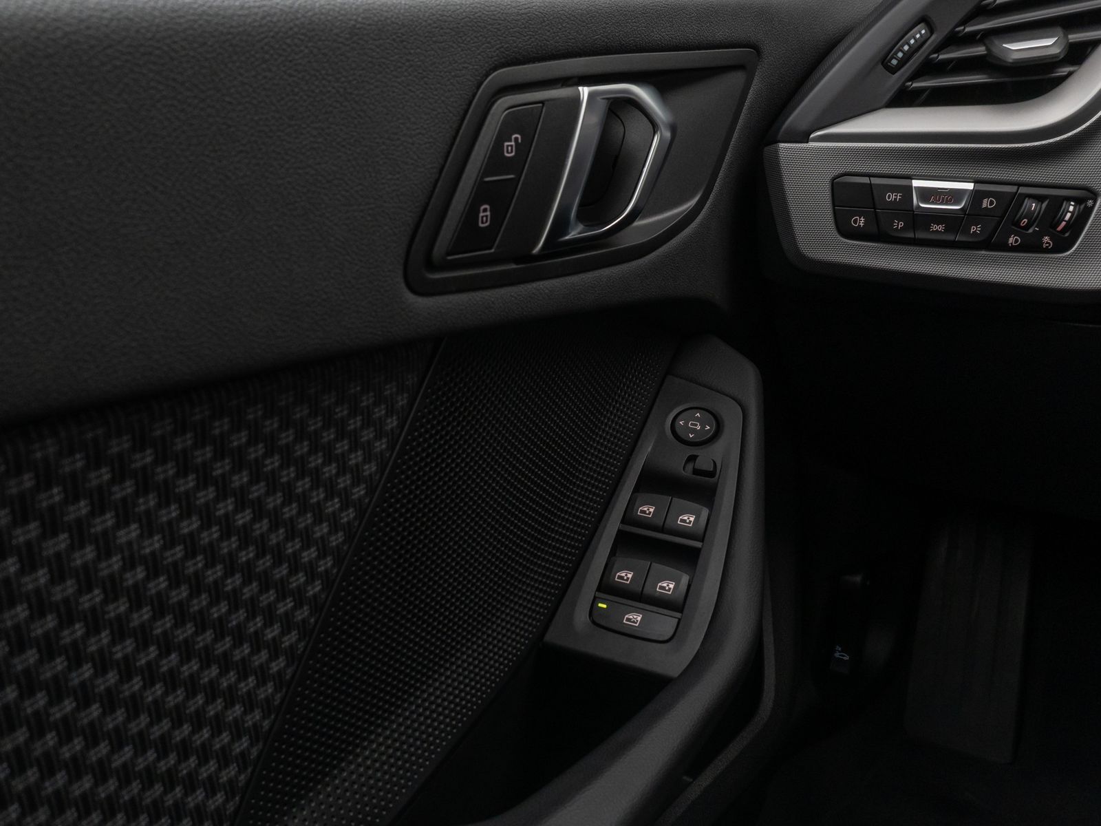 Fahrzeugabbildung BMW 116i Aut PDC DAB CockpitPro Limit NotbremsAssist