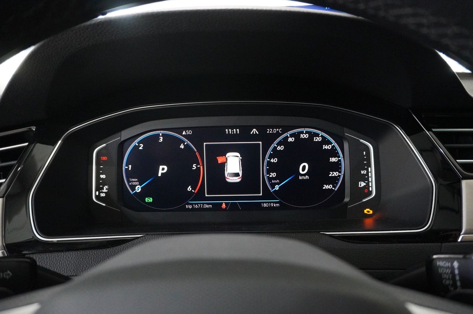 Fahrzeugabbildung Volkswagen Passat VARI. 2.0D R-LINE 4M NAVI/LED/KAMERA/AHK