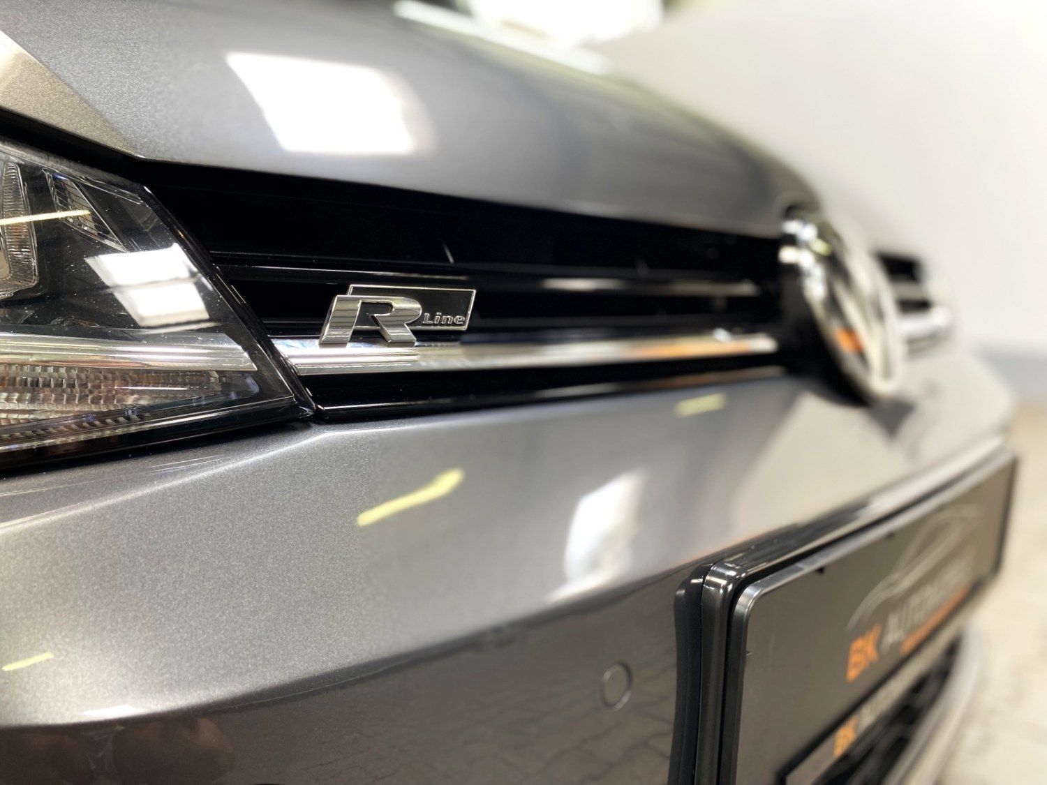 Fahrzeugabbildung Volkswagen Golf R-Line IQ DSG #Kamera#Pano#ACC#Navi