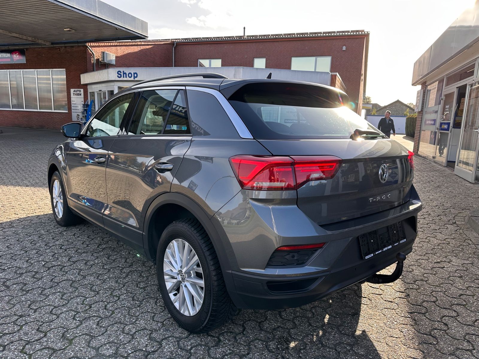 Fahrzeugabbildung Volkswagen T-Roc 1.0 TSI AHK/Navi/APP/PDC/GJR/LM 16"