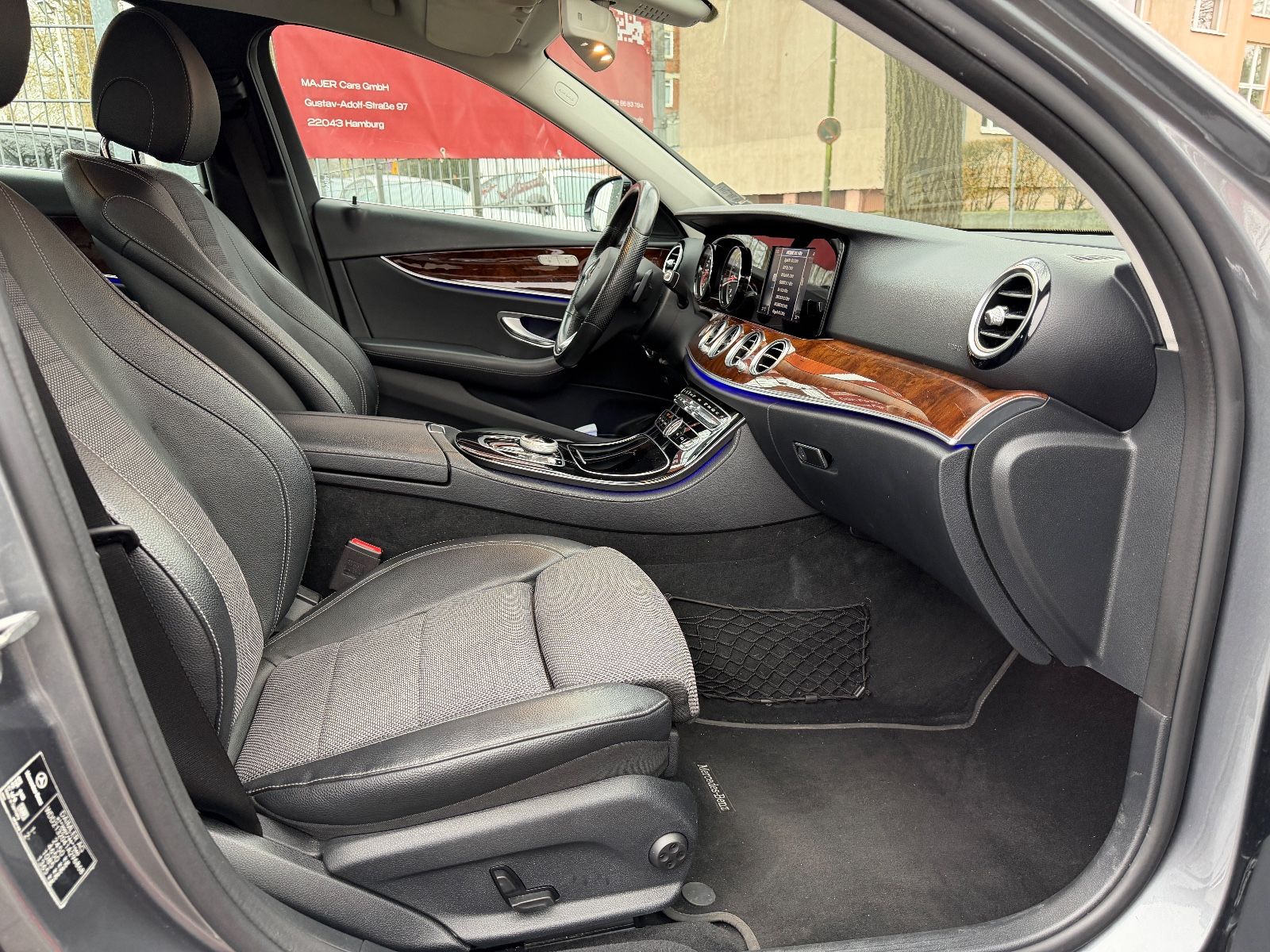 Fahrzeugabbildung Mercedes-Benz E 220d T Avantgarde LED*ACC*TEILLEDER*SHZ*AUTO