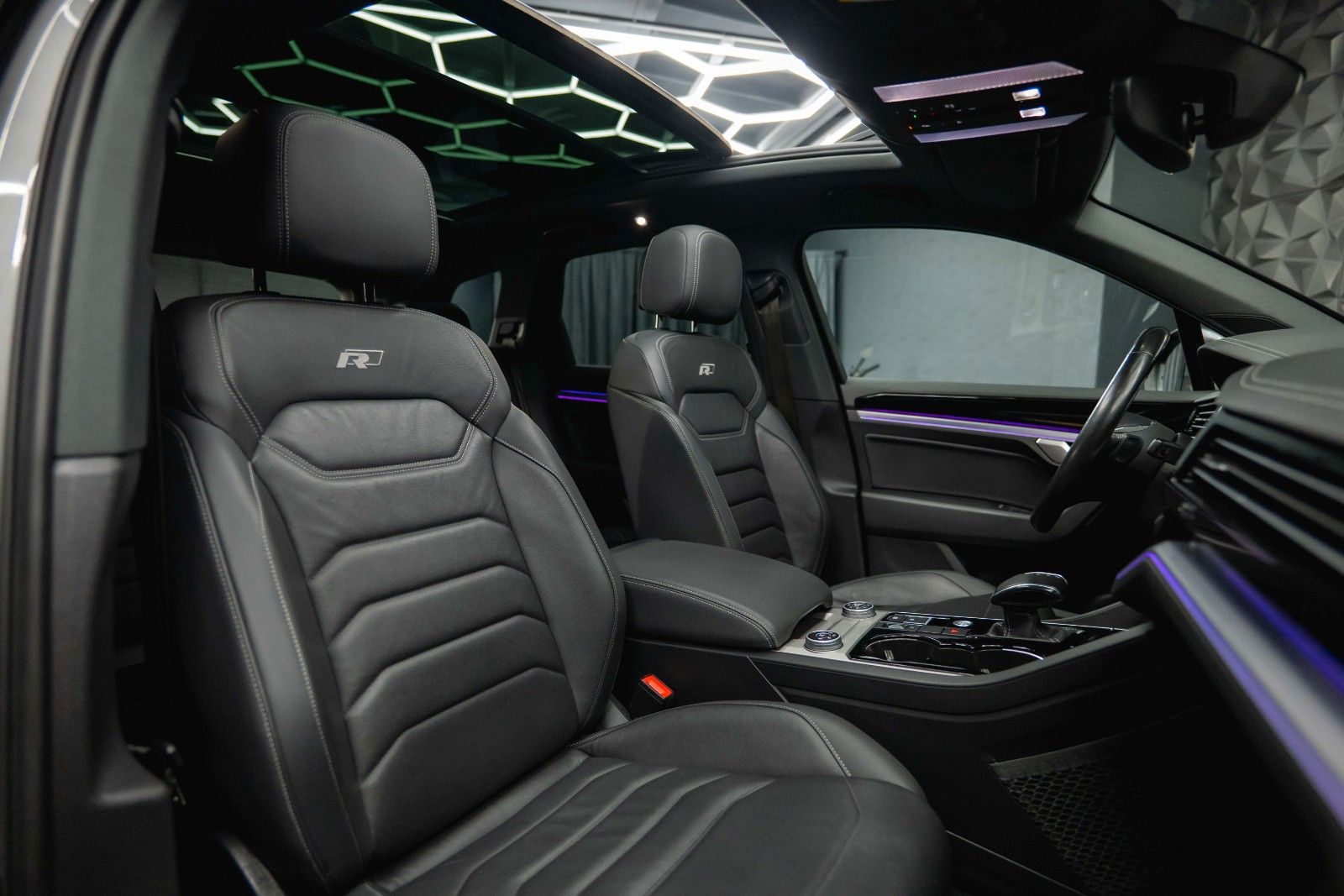 Fahrzeugabbildung Volkswagen Touareg V6 R-Line+ 4Motion *Pano*Matrix*DAB*19%*