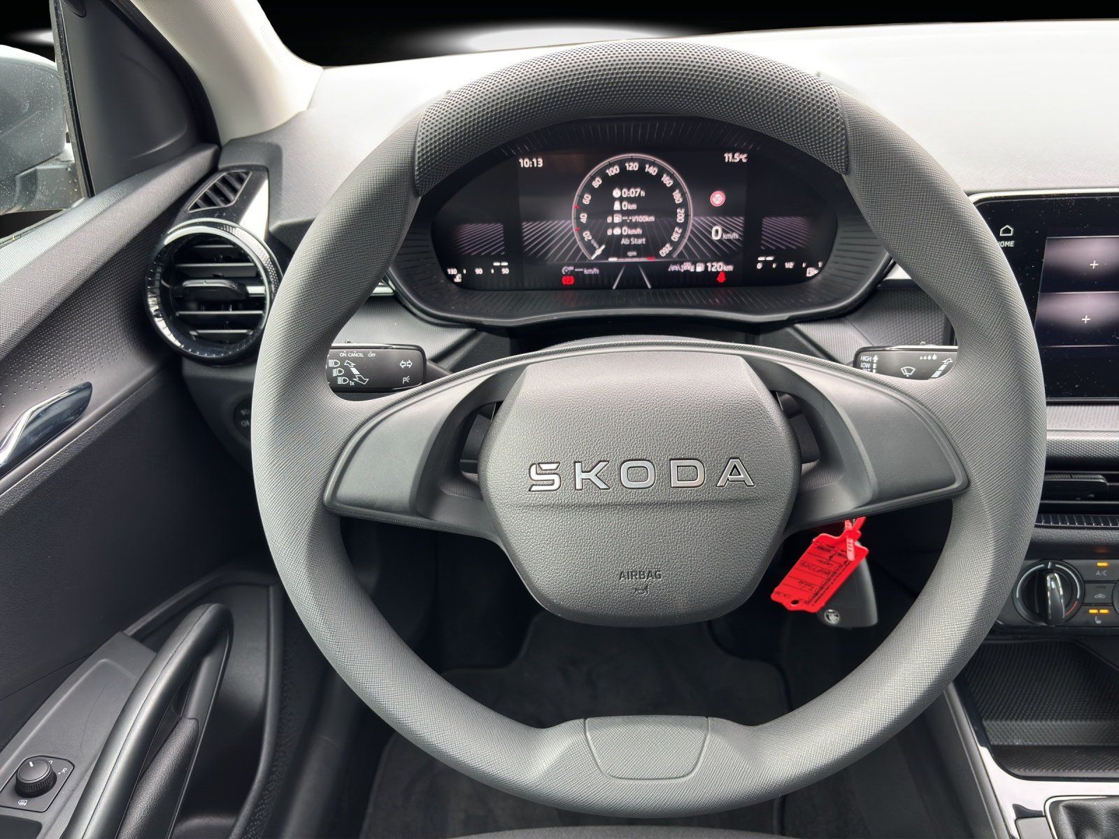Fahrzeugabbildung SKODA Fabia Essence 1,0 TSI 70 kW