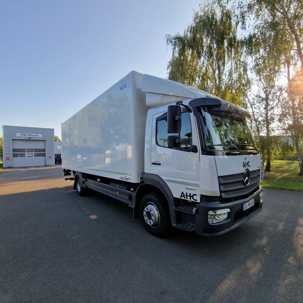 Fahrzeugabbildung Mercedes-Benz Atego 1224 L Spier Koffer mit BÄR LBW 1500 kg