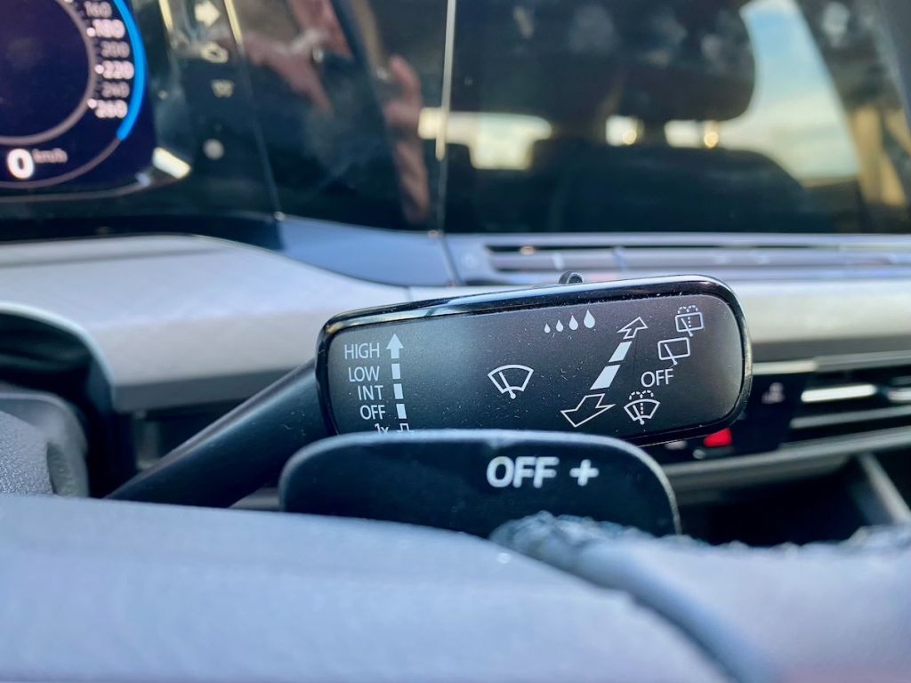 Fahrzeugabbildung Volkswagen Golf Variant 1.5 DSG Life AAC LED SHZ CARPLAY